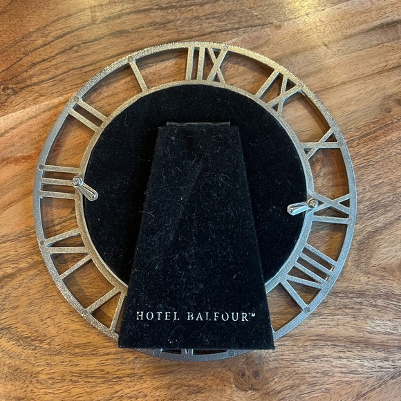 Silver finish round picture frame - Picture 2 of 2